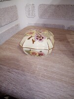Zsolnay virág mintás porcelán bonbonier. 10,5 X 10,5 cm. Hibátlan. Jelzett