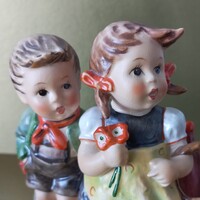 Hummel piacra tartó gyerekek (13 cm) --- MÁZREPEDÉSES