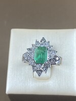 Women's white gold ring with emerald and brill stones!