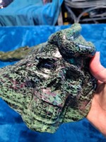 Különlegesség! Eredeti rubin zoisit faragott indián koponya 3250 gr!!!