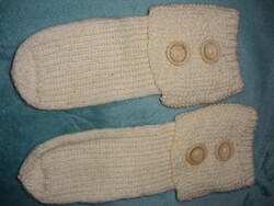 Gyapjú kesztyű, kézzel kötött