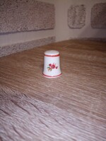 Hollóházi porcelán virág mintás gyűszű. 2,5 cm. Hibátlan. Jelzett