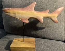 Vintage kézzel faragott fa cápa állvánnyal