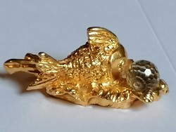 Gyűjtői, kristálygyémánt gömbös arany halacska   696.