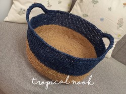 Nagy, új raffia horgolt tároló tengerészkék/natúr