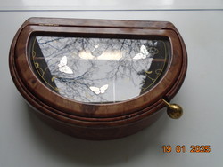 Vstride Belgian music box with jewelry holder