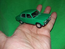Régi típusó zöld színű POLSKI FIAT 126 P fém modellautó 1:43 jó állapotban a képek szerint