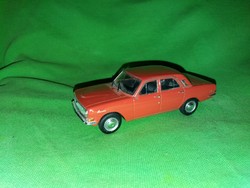 GAZ M - 24 VOLGA piros fém modellautó 1:43 szép állapotban a képek szerint