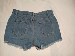 Új női farmer rövidnadrág eladó. Hordva nem volt, S-es méret.
