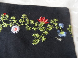 Sötétkék virágos, sztrecs textil díszpárnahuzat