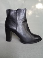 Clarks női 37, magassarkú bokacsizma, fekete, fedett bőr