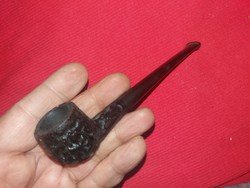 Régi motívum faragásos fapipa egyenes műanyag szárú csutorával 15 cm a képek szerint