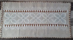 Hímzett párnahuzat: régi, sérült