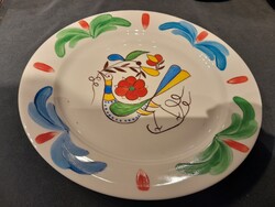Népi falitányér békegalambbal jelzett