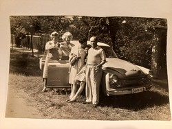 Régi fotó - család a Wartburg előtt