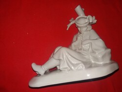 Antik Zsolnay porcelán figura fekvő furulyázó juhász RITKA fehér színben 22 X 23 cm a képek szerint