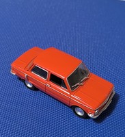 Kisautó. Nem Matchbox.