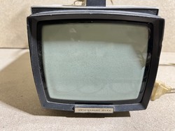 Retró hordozható televízió. 2553