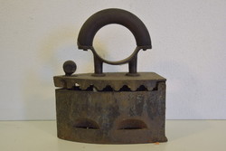 Vintage faszenes vasaló A089
