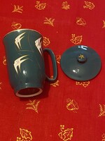 Új! Porcelán fedeles csésze,aranyozott dekorral,jelzés nélkül. Belül fehér,kívül sötétzöld színű.