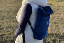 RE'A dizájn Azure rolltop hátizsák – M méret