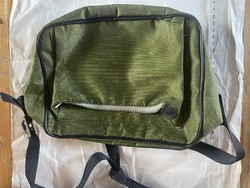 Zöld férfi oldal táska kiránduló neszeszer