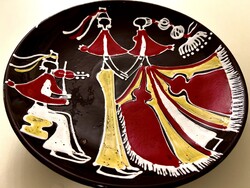 Holló Katalin: Lakodalmas jelenet, faitányér