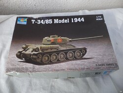 T-34/85 1944 tank makett 1/72 (713)
