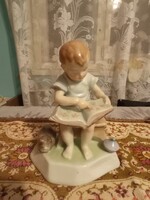 Zsolnay olvasó kisfiú