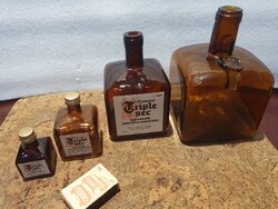 Retro hibátlan curacao triplesec üvegek együtt
