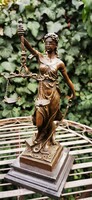Justitia, az igazság Istennője -  bronz szobor műalkotás