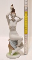 Kontyot tűző, ülő nő porcelán figura (3349)