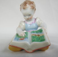 Herendi porcelán képes könyvet nézegető kislány