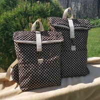 RE'A dizájn Brown Chess rolltop hátizsák – S méret
