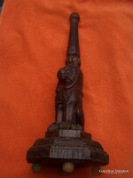 Nagy méretű historizáló oroszlános lámpatest-szobor