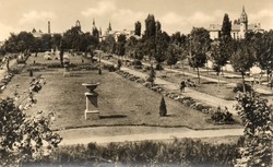 596 --- Futott képeslap   Szolnok - parkrészlet