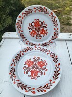 Alföldi porcelán_barna-piros népies kistányér szett