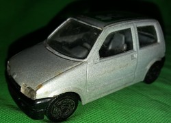 Régi olasz BURAGO FIAT UNO SOLE kisautó 1:43 méretű fém modell játék autó a képek szerint