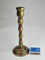 Régi réz festett virág mintával díszített gyertyatartó megkímélt állapotban 245 g. és 20,5 cm. magas