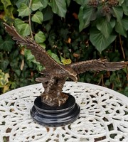 Repülő Sas - bronz szobor