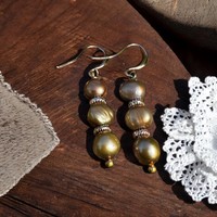 Barna igazgyöngyökből készült rozéarany - rózsaarany színű fülbevaló gyöngy ékszer igazgyöngy ékszer