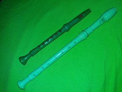 Régi trafikáru bazáráru plasztik furulyák hangszerek 2db EGYBE a képek szerint