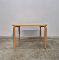 Jelzett dán lerakóasztal, dohányzóasztal plywood, hajlított