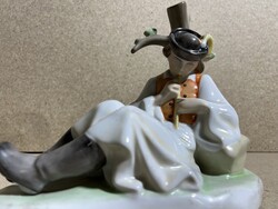 Régi Zsolnay furulyázó juhász porcelán figura. 3196