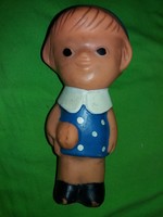 RETRO trafikáru PLASTOLUS kislány babával pettyes ruhában gumi figura 20 cm a képek szerint