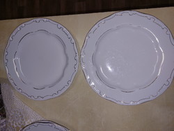 Zsolnay fehér elegáns, arany tollazott, porcelan lapos tányér