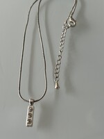 Ezüstözött nyaklánc filigrán, kristályokkal díszített medállal, 48 cm hosszú