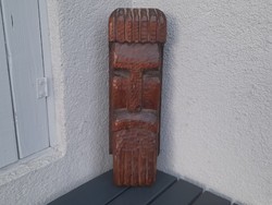 Robosztus tömör fa faragás