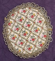Ovális kis gobelin terítő vitrinbe 2 (L5393)