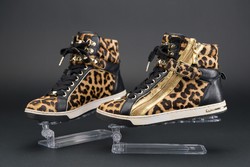 Michael Kors, női, leopárd mintás, magasszárú cipő, 37-es méret.